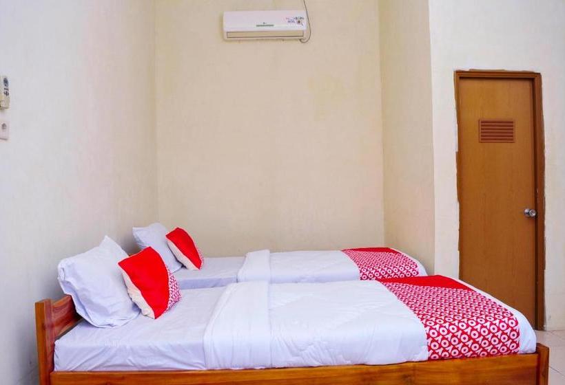 ホテル Oyo 2471 Swarna Raya