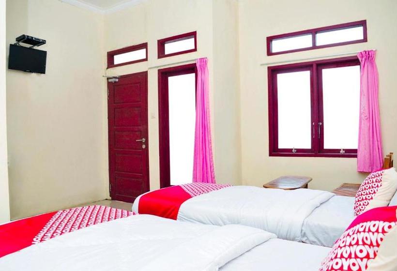 ホテル Oyo 2471 Swarna Raya