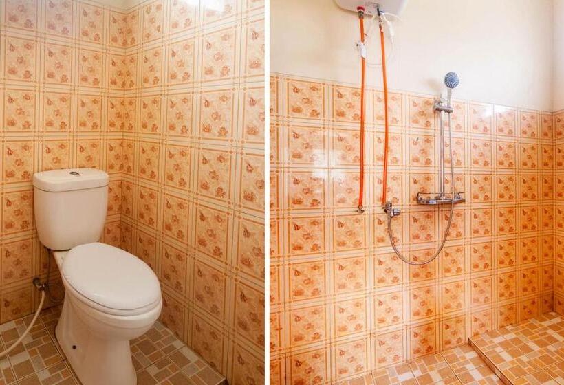 ホテル Oyo 2471 Swarna Raya