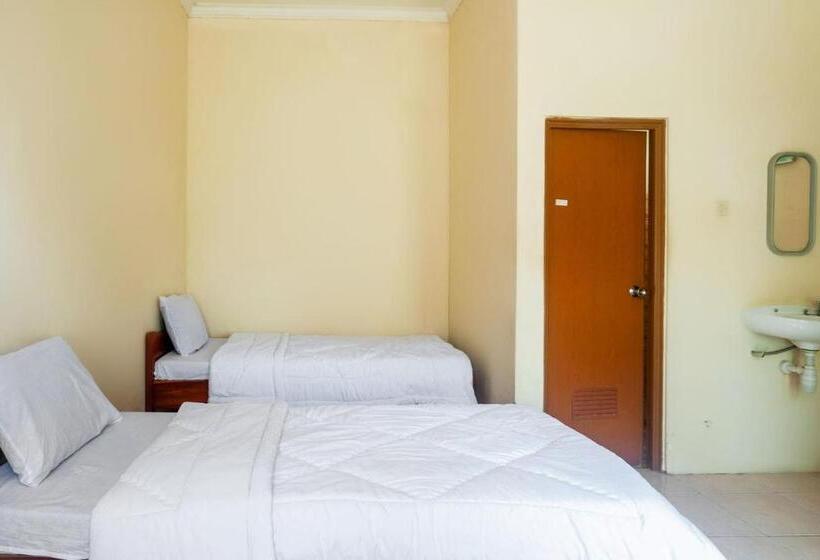 ホテル Oyo 2471 Swarna Raya