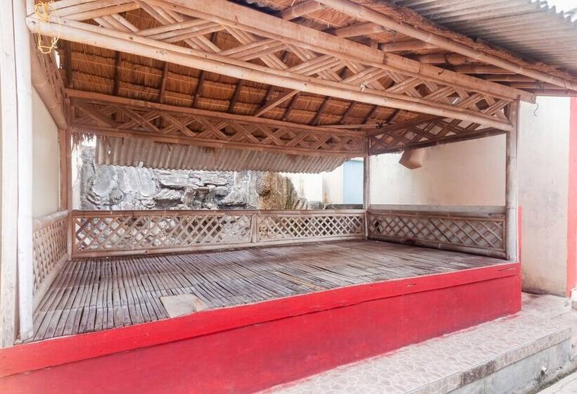 ホテル Oyo 2471 Swarna Raya