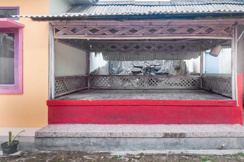 ホテル Oyo 2471 Swarna Raya