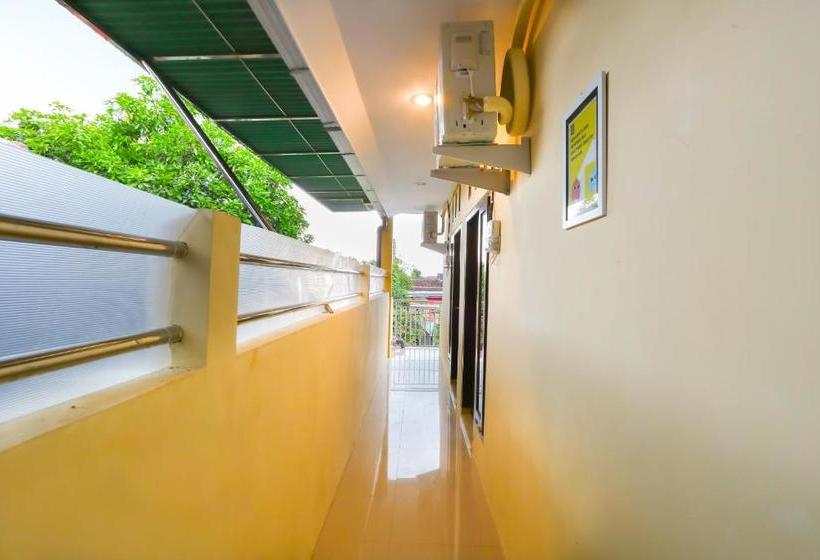 ホテル Oyo Life 3064 Mahameru Kost Putra