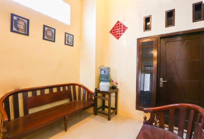 ホテル Oyo Life 3064 Mahameru Kost Putra