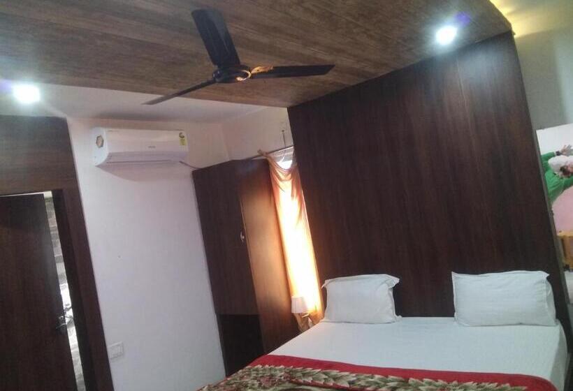 ホテル Rudraksha Inn