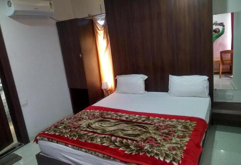 ホテル Rudraksha Inn