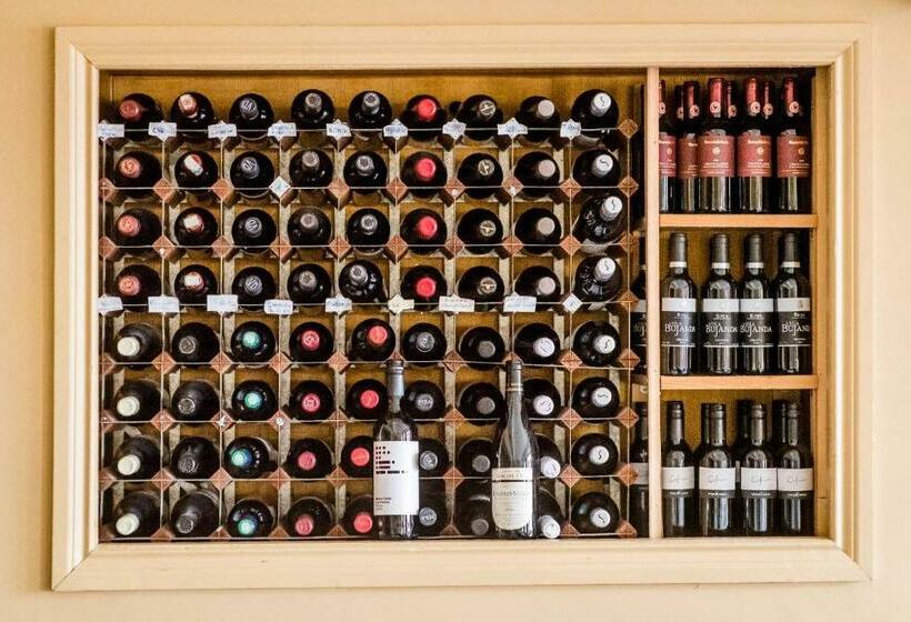 Отель The Bosun