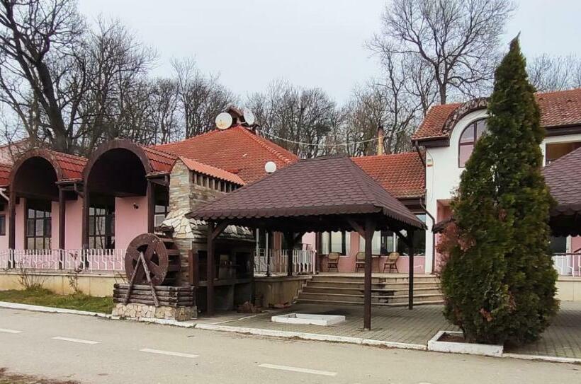 Отель Turist Beharca