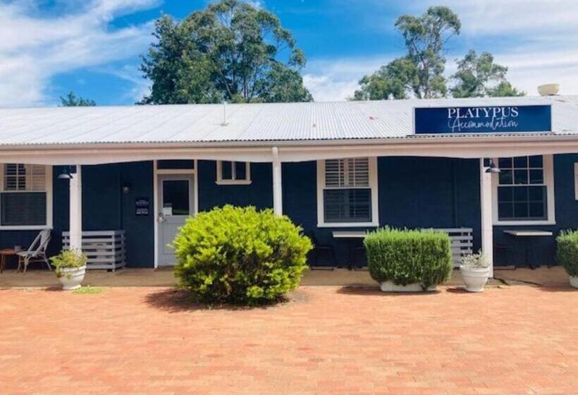 מוטל The Platypus Accommodation & Cafe