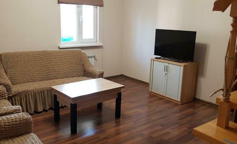 פנסיון Goratwins Guest House Near Boryspil Airport