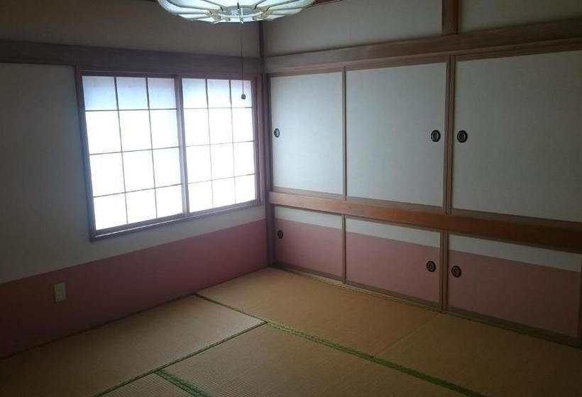 פנסיון Izari Village