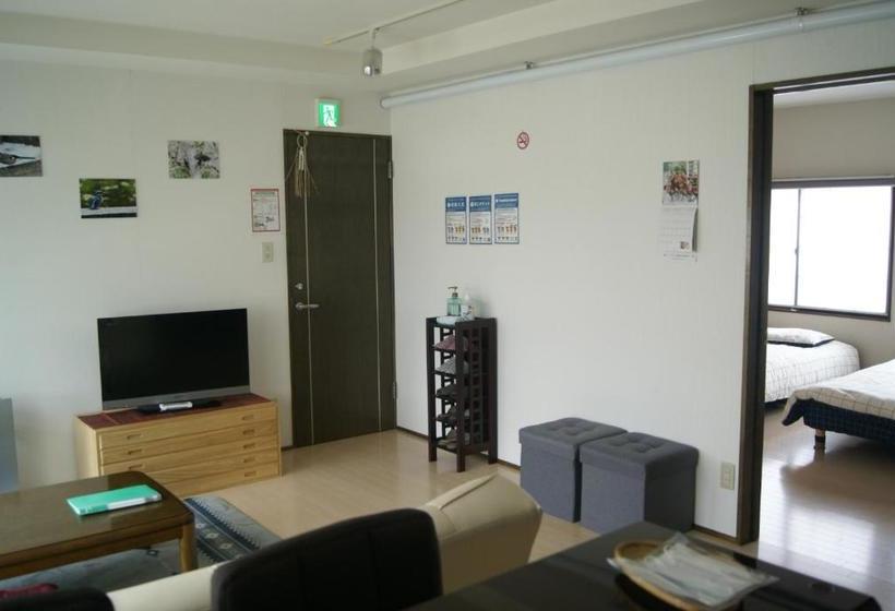 פנסיון Izari Village