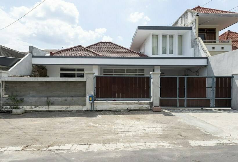 ペンション Koolkost Syariah Near Universitas Merdeka Malang   Caters To Women
