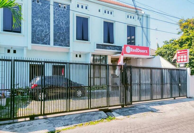 بنسيون Reddoorz @ Jemursari Surabaya 2