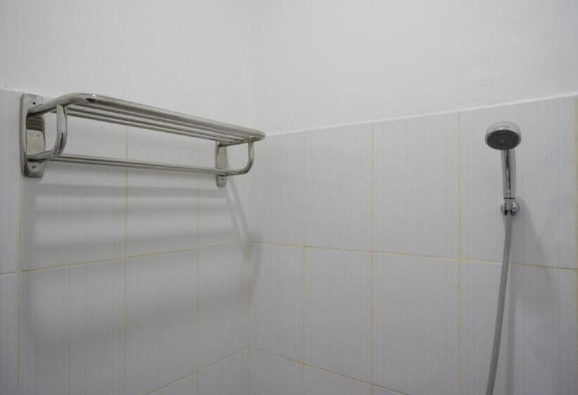 פנסיון Reddoorz Near Alun Alun Kaliwungu Kendal