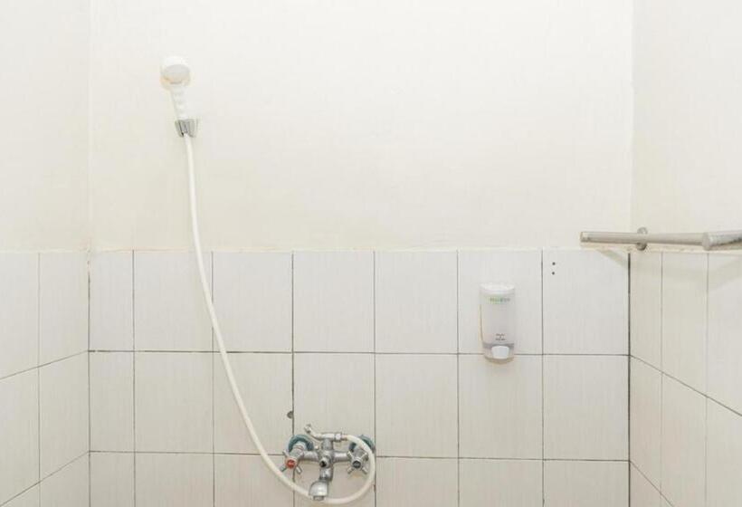 بنسيون Reddoorz Near Gajahmungkur Semarang