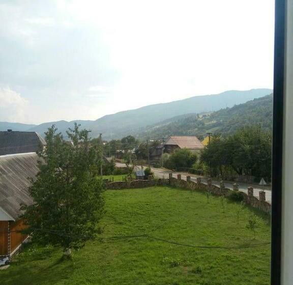 ペンション Synevyrske Perehrestya