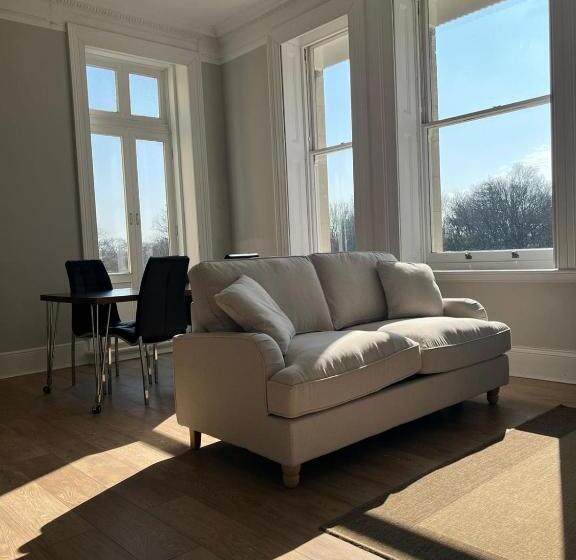 Orange Grove Hotel & Gardens