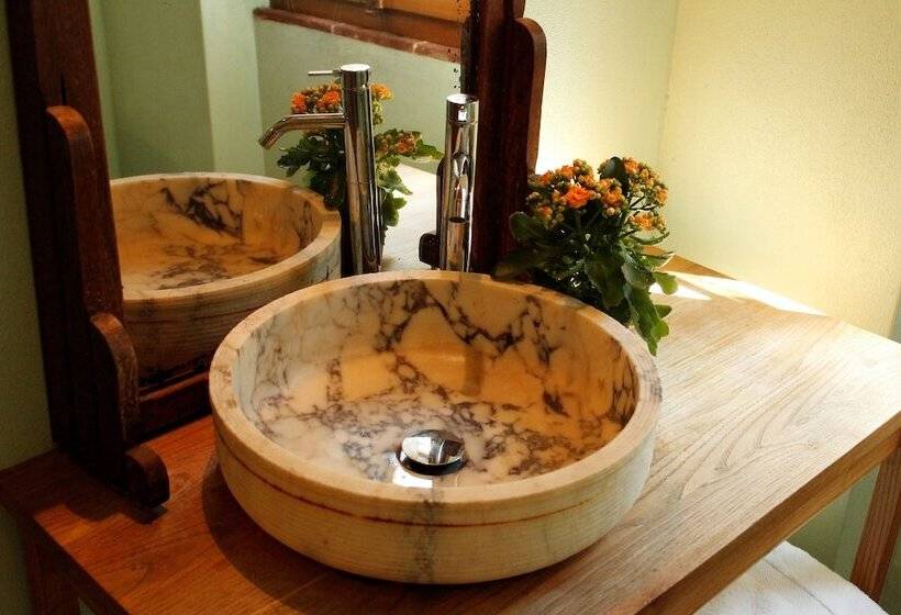 Almora Bed & Breakfast