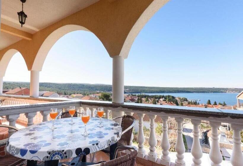 مبيت وإفطار Apartments Milic