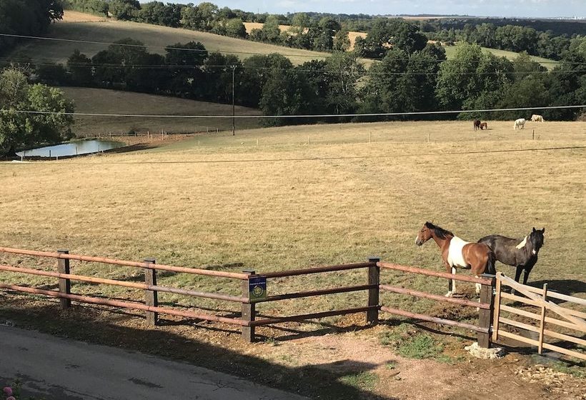 민박 Chambre D Hôtes Aux Logis De Trois Monts