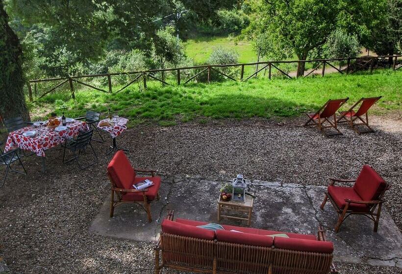 Quaint Cottage With Pool