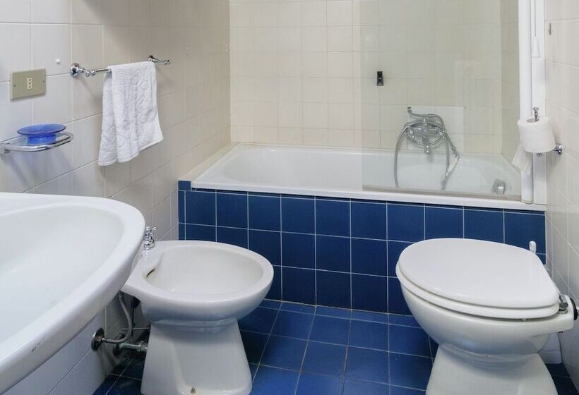 Quaint Cottage With Pool