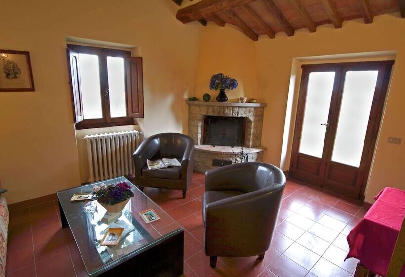 Detached Cottage With Swimming Pool