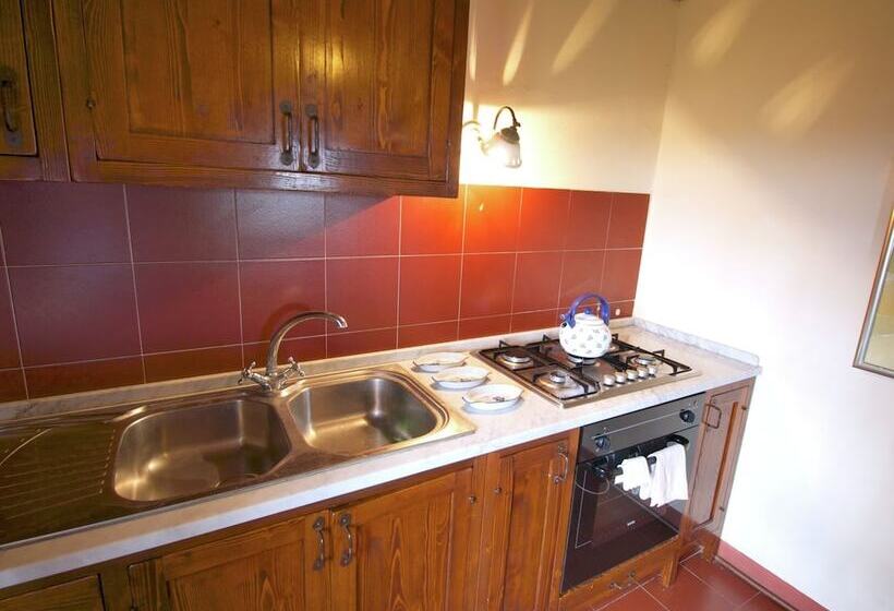 Detached Cottage With Swimming Pool