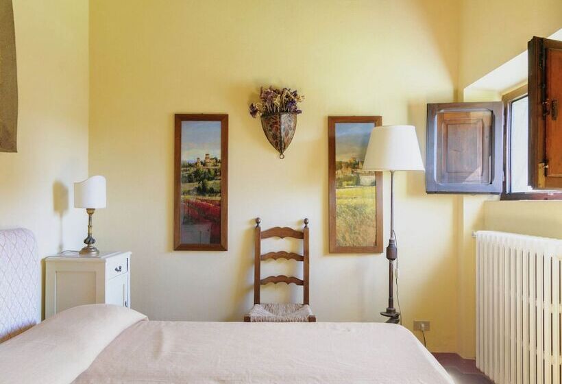 Detached Cottage With Swimming Pool