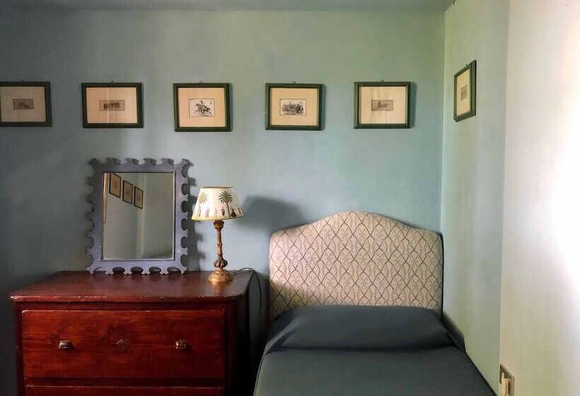 Detached Cottage With Swimming Pool