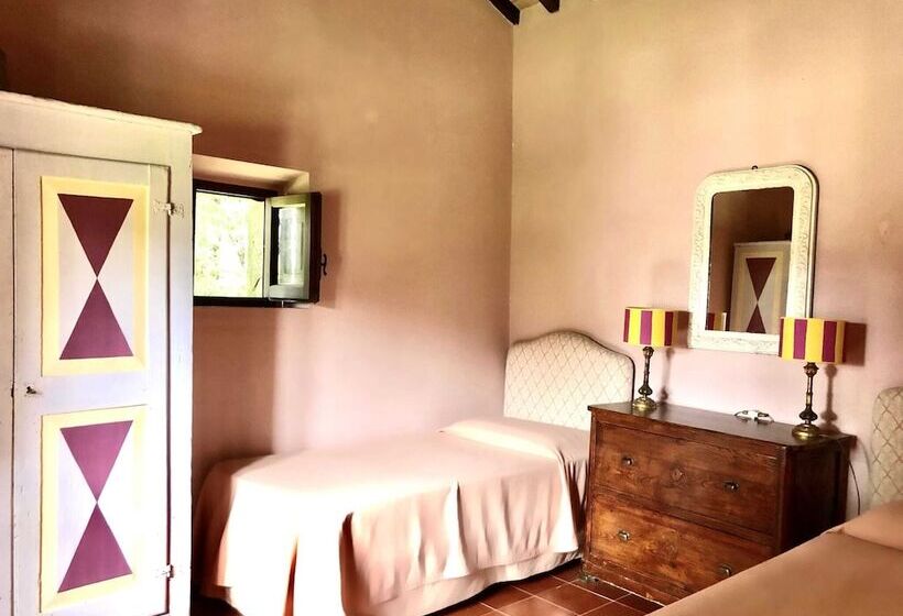 Detached Cottage With Swimming Pool