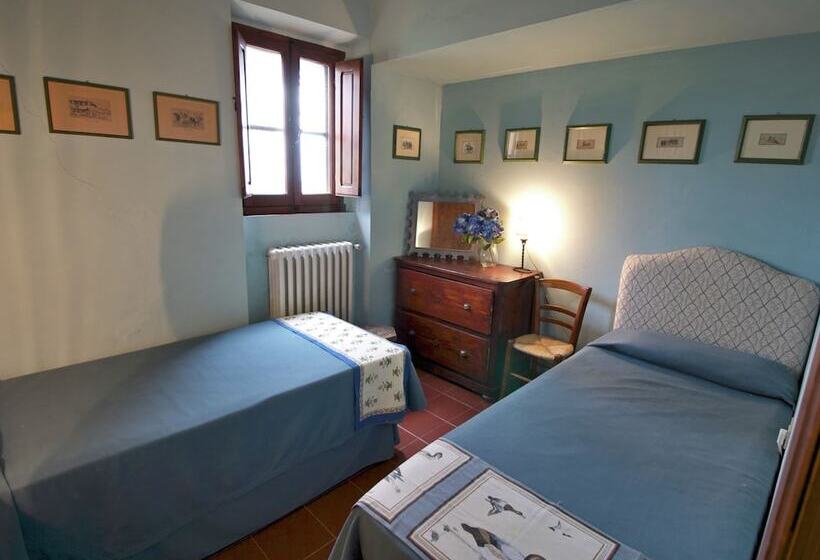 Detached Cottage With Swimming Pool