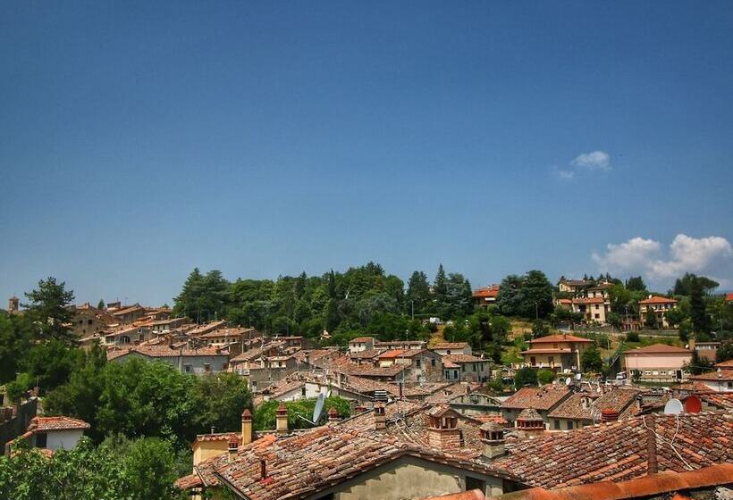 Detached Cottage With Swimming Pool