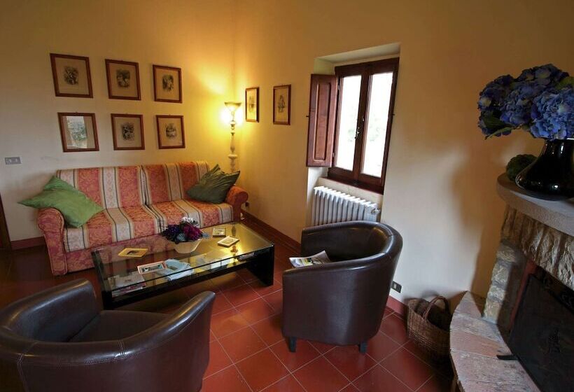 Detached Cottage With Swimming Pool