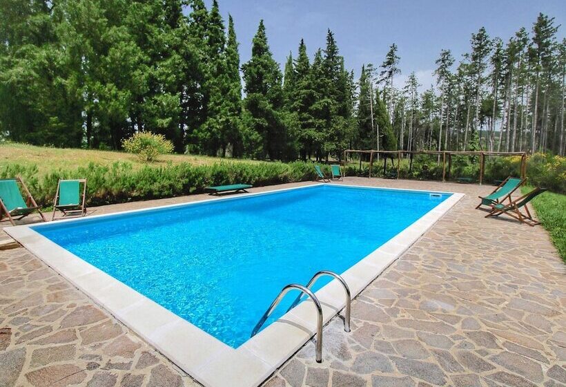 Detached Cottage With Swimming Pool