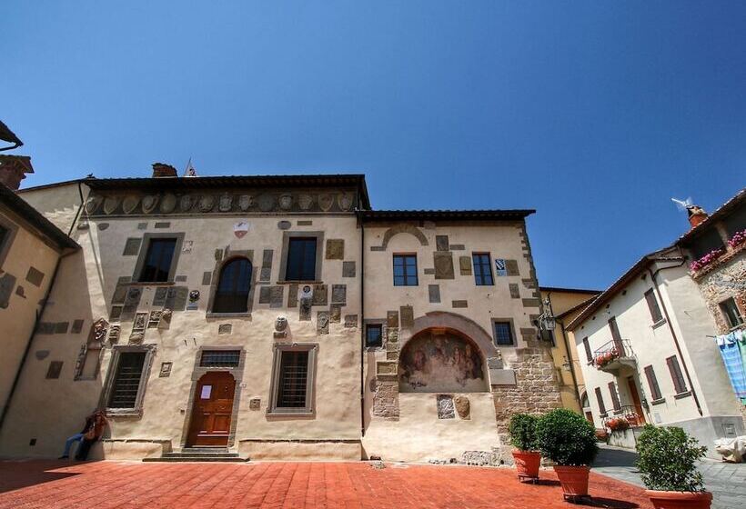 Detached Cottage With Swimming Pool