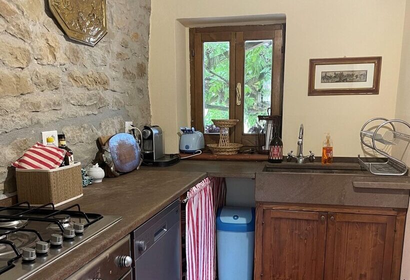 Detached Cottage With Swimming Pool