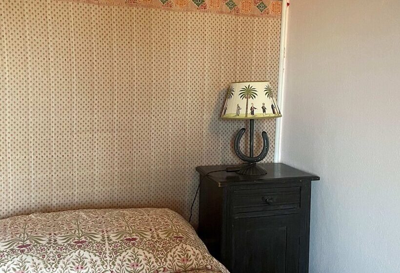 Detached Cottage With Swimming Pool