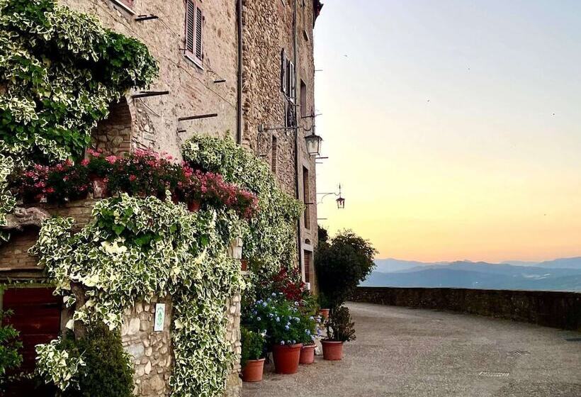 Detached Cottage With Swimming Pool