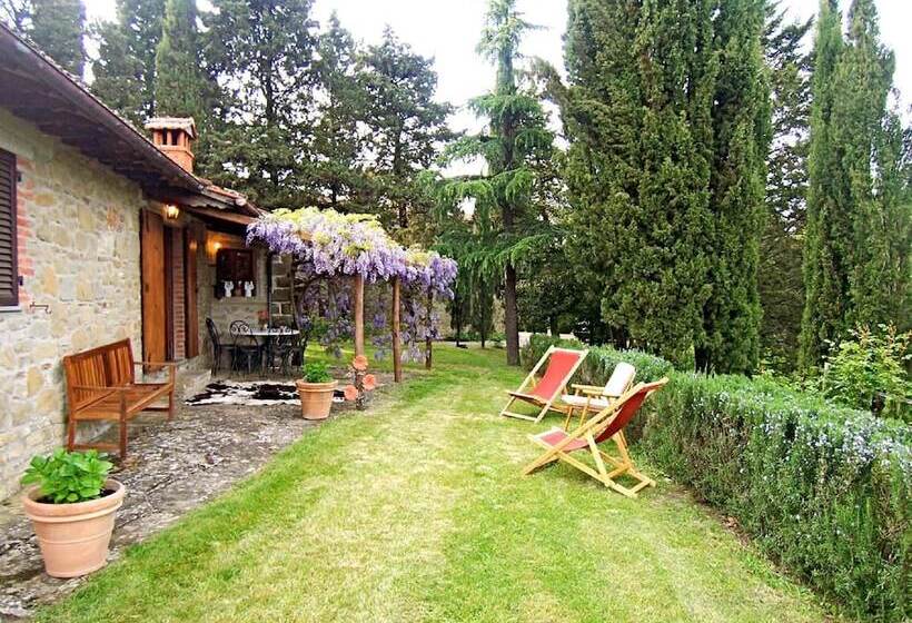 Detached Cottage With Swimming Pool