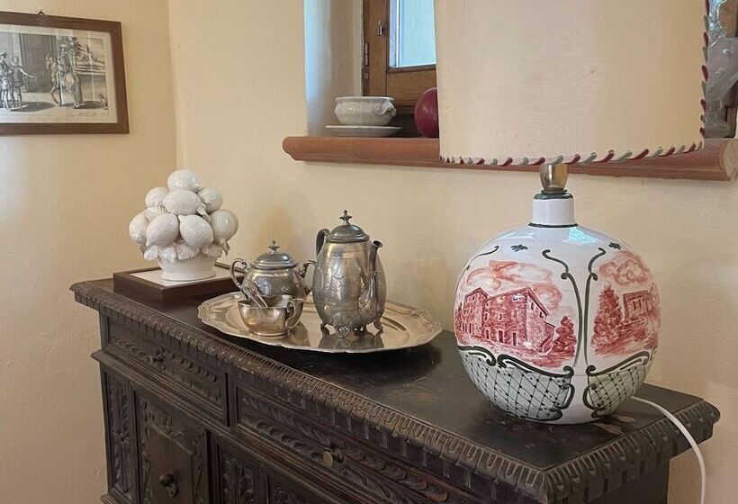 Detached Cottage With Swimming Pool