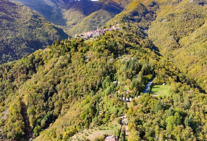 Graceful Cottage In Vergemoli With Private Fenced Garden