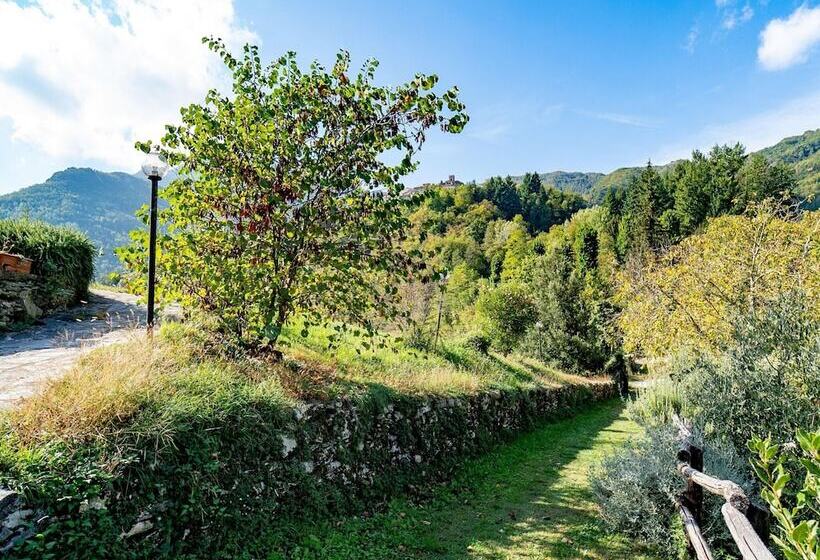 Graceful Cottage In Vergemoli With Private Fenced Garden