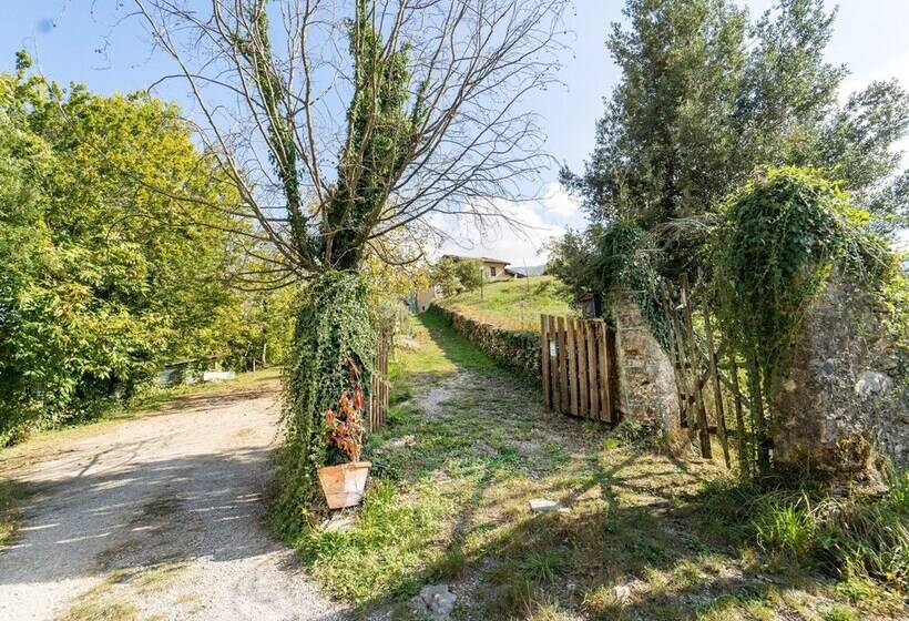 Graceful Cottage In Vergemoli With Private Fenced Garden