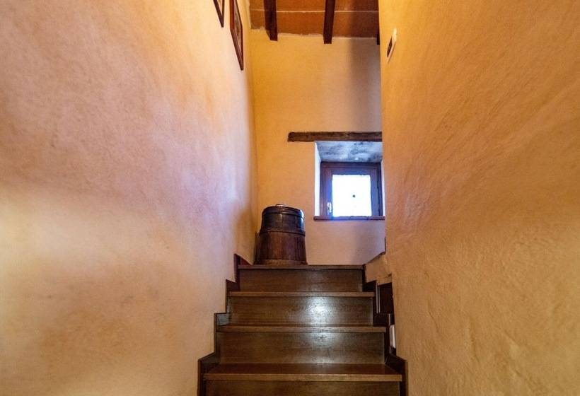 Graceful Cottage In Vergemoli With Private Fenced Garden