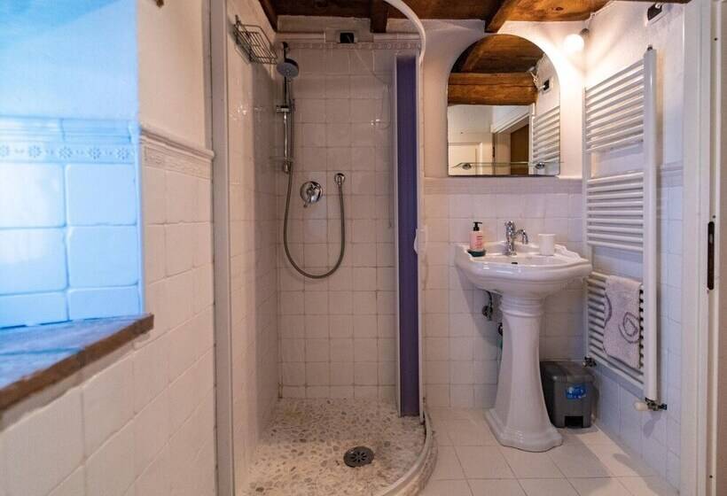 Graceful Cottage In Vergemoli With Private Fenced Garden