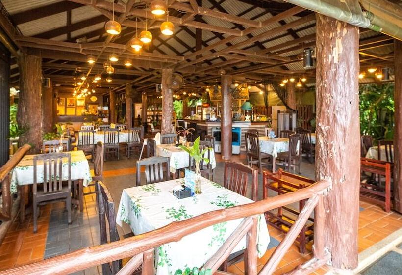 Szálloda Baan Klang Aow Beach Resort