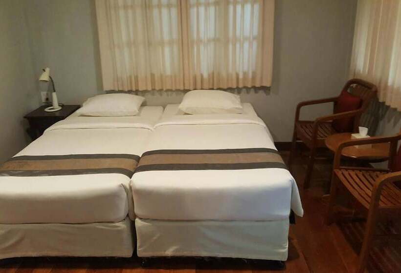 Szálloda Baan Klang Aow Beach Resort