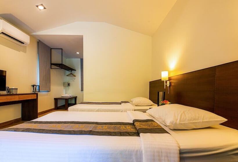 Szálloda Baan Klang Aow Beach Resort